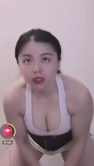 穿塑身衣的美女跳舞