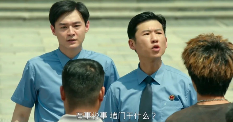 开播第一天热度破8000！连刷3集！我想说: 这部刑侦剧要火向全国