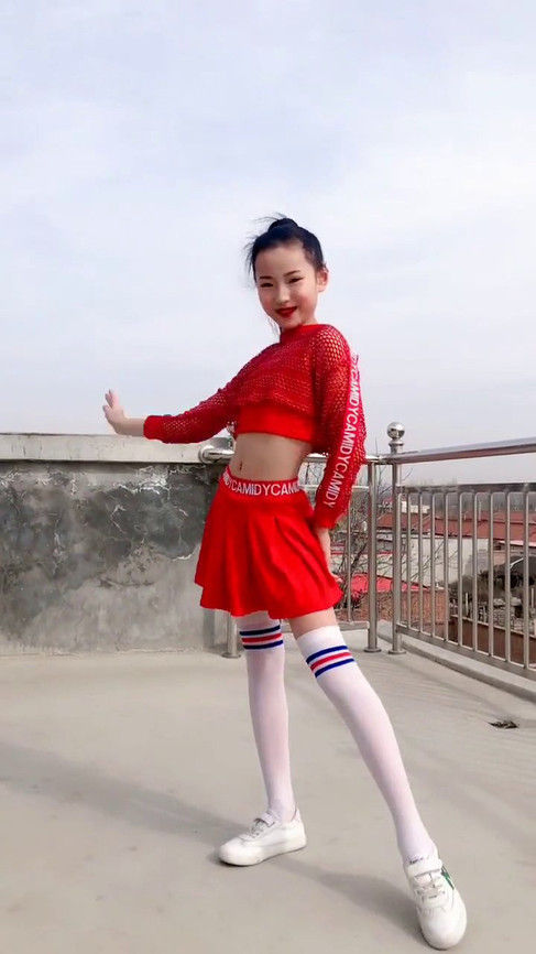 小美女跳舞系列8205