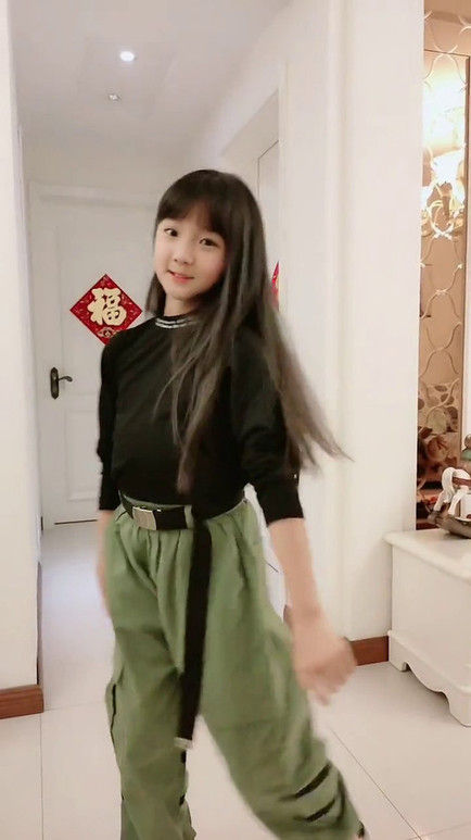 小美女跳舞系列5695