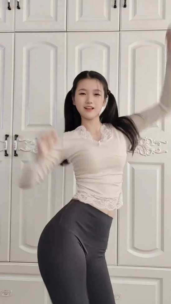 卡点摇，女孩