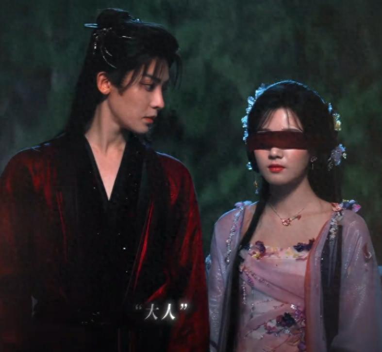 同样是女战神，赵丽颖《与凤行》vs《入青云》卢昱晓，伤害太大了