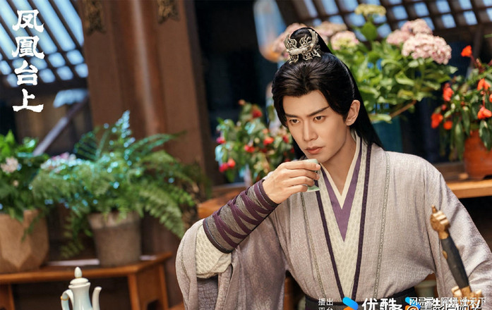 《凤凰台上》首播4集，观众的评价一针见血，任嘉伦成最大炮火